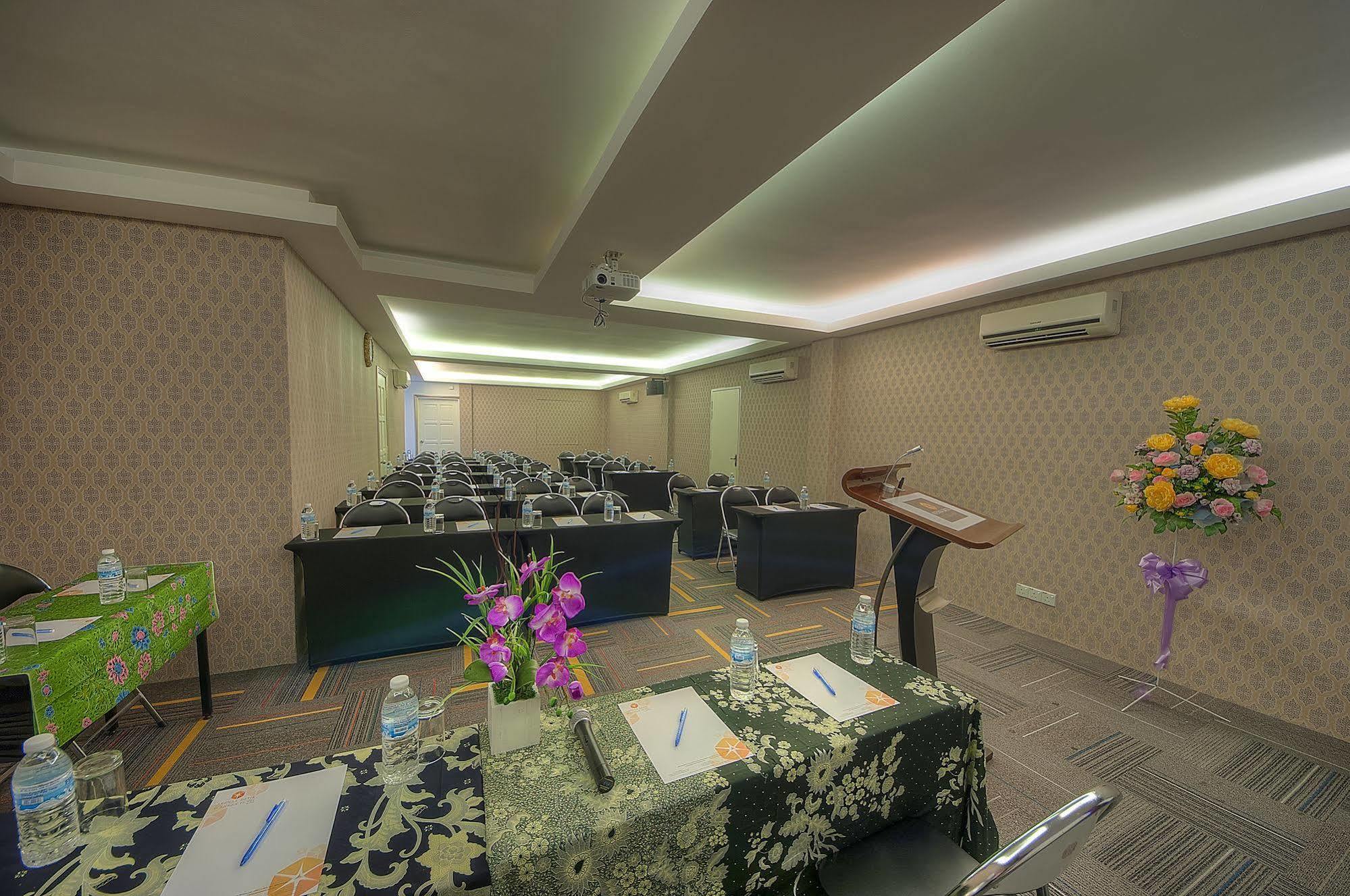 Arenaa Batik Boutique Hotel Куантан Екстериор снимка